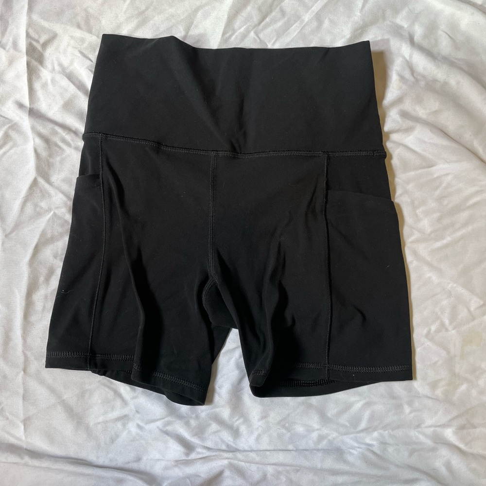COPY - Athleta Salutation Stash Pocket Short 5” Size XS